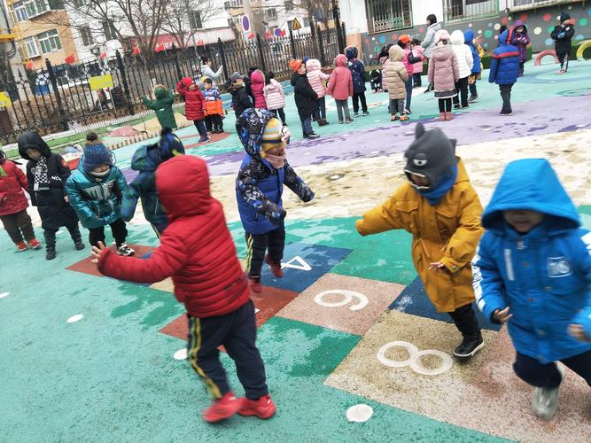 "快乐运动,健康成长"——龙江第二幼儿园冬季户外体育活动